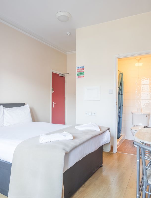 Double room bathroom